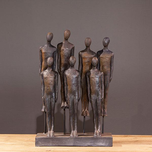 PEOPLE ON STAND/BROWN